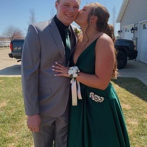 Blonde appearl from David’s bridal, size 13, emerald green